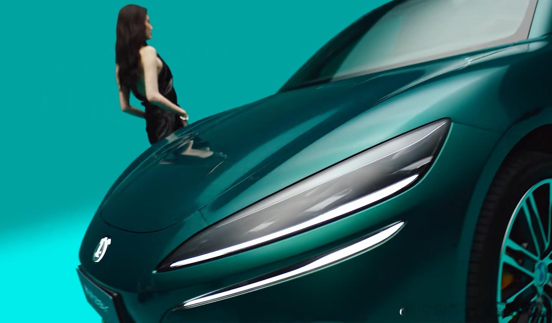 聊聊全新腾势Z9GT最近上的这组《时尚芭莎》大片。今年车企都在卷GT，但腾势