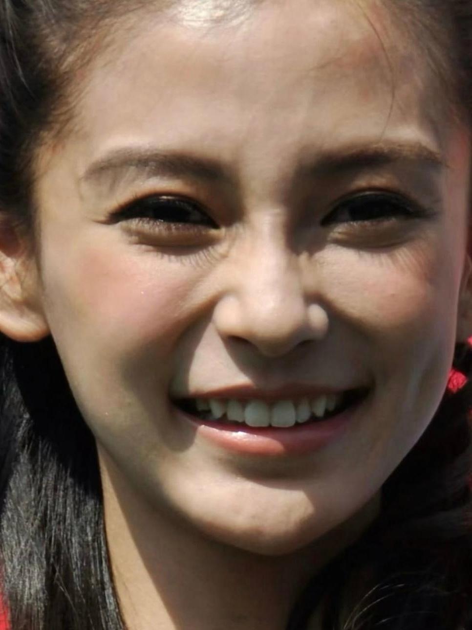 Angelababy无滤镜怼脸原生图，连鼻子上的小绒毛都能看见
