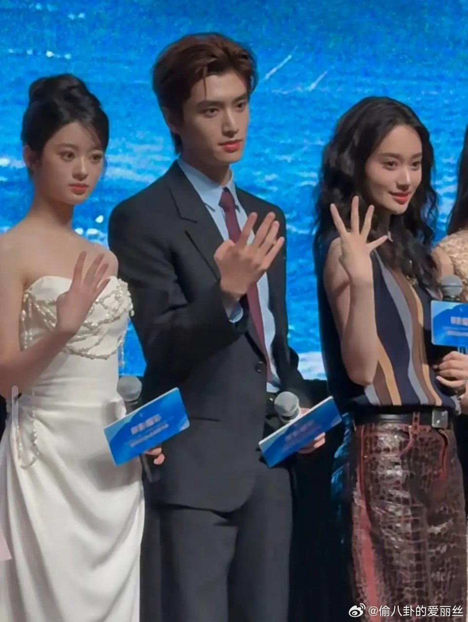 怎么都喜欢抄袭张凌赫的造型？这男主外形和张凌赫很像，但这脸真的超越不了