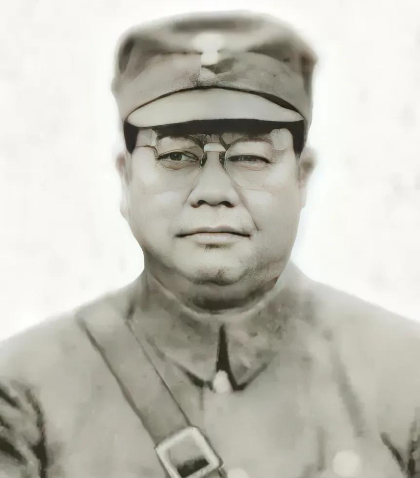 1938年，桂军189师长俘虏了两名日军。看着日军矮小的身材，师长灵机一动，想到