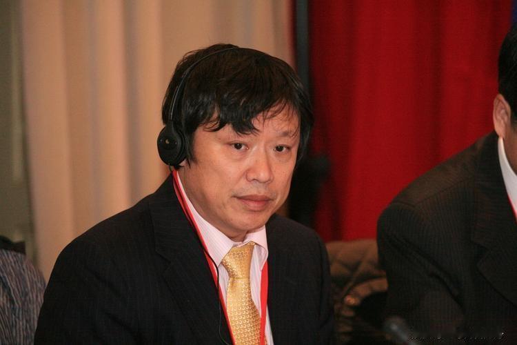 胡锡进8月10日凌晨发文，感慨中俄的不同命运，同时他认为，“中国或许能成为人类历