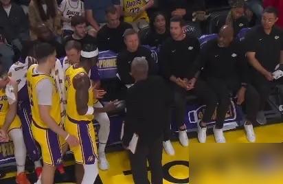 16秒。这是雷迪克给范德比尔特签下的“死刑判决书”。2026年4月8日，湖人