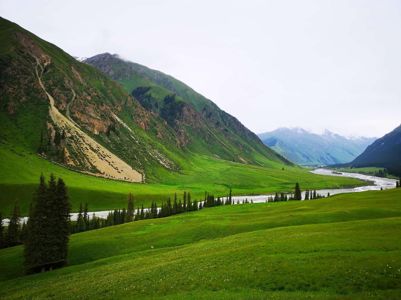 我一个朋友也还是211毕业的，生意做的风生水起，大家经常在一起聚一聚，因为做生意