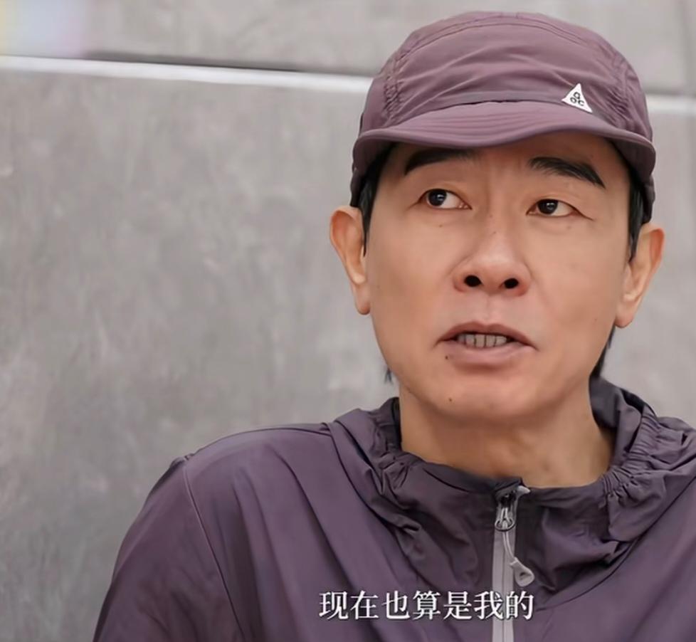 满是宠溺陈小春:“我老婆现在也算是我的经纪人，做演唱会之后，她参与很多一些想