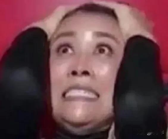 曾几何时，那英坐在《中国好声音》导师的宝座上，觉得很了不起！一定有着不凡的经历！