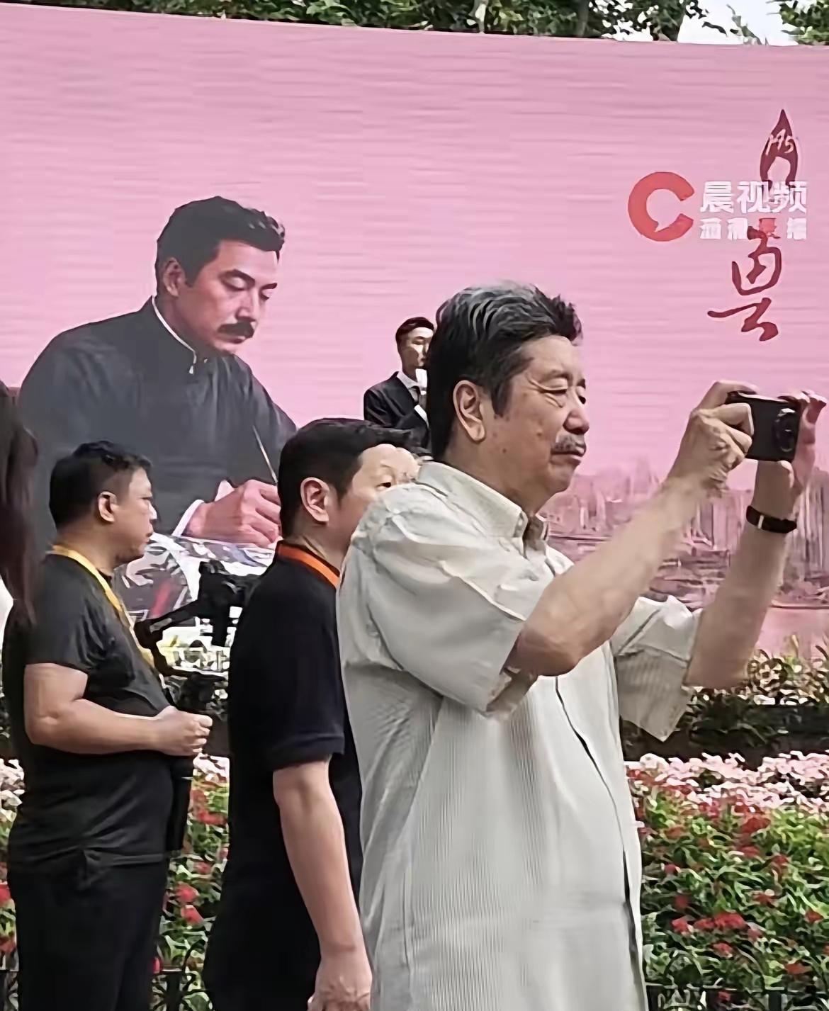 鲁迅的长孙周令飞，也就是鲁迅唯一的儿子周海婴的儿子，出席上海鲁迅文学周开幕式，这
