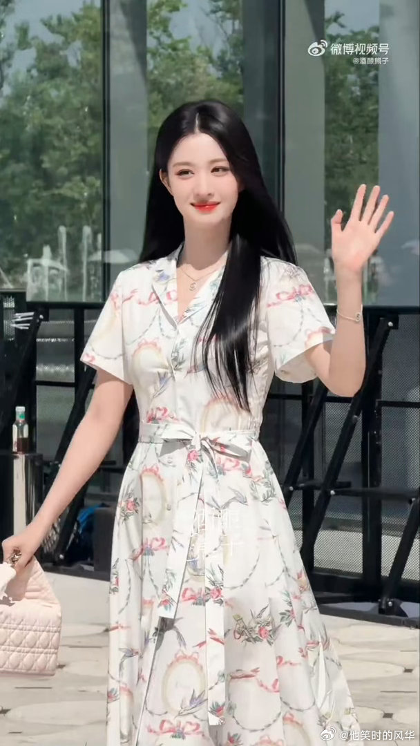 王楚然差点摔倒那一下王楚然被绊那一下神图有了🥹谁能拒绝这般灵动画面，踉跄的小动