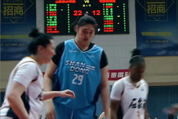 张子宇首秀12分钟高效砍下15分6篮板，沐阳主场球迷看来早有准备，倒是山东女篮似