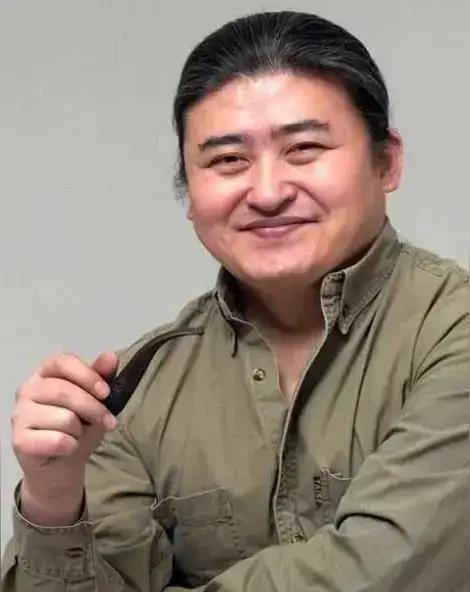 刘欢走了，对外经济贸易大学说的是他的身份首先是的退休教师，其次才是音乐家。