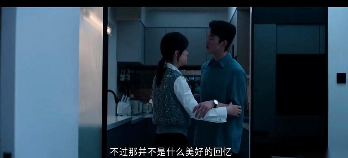 看《危险关系》，真被那个叫颜聆的女博士给看傻了。前一秒，她还能冷静地堵上自家卫