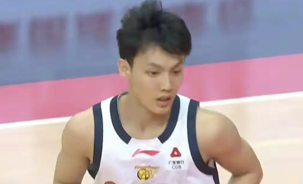 果然不出所料，广东宏远兵败上海滩！被上海大鲨鱼四杀。问你服不服？果然是广东宏远内