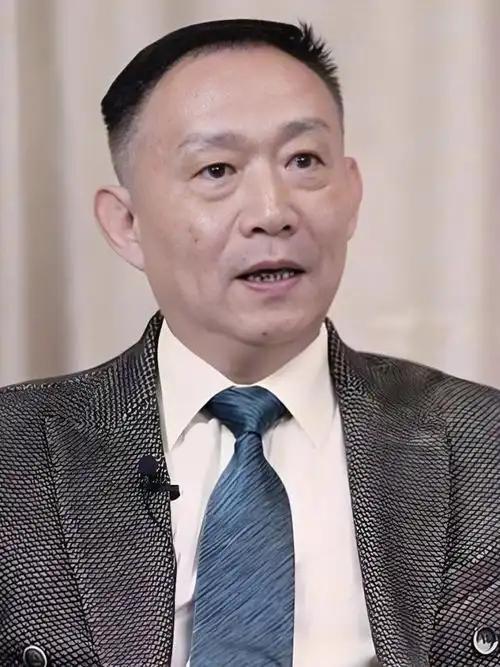 350亿砸进中国人寿，很多人第一反应是"国家队又来救火了"。我倒觉得，这步棋的真