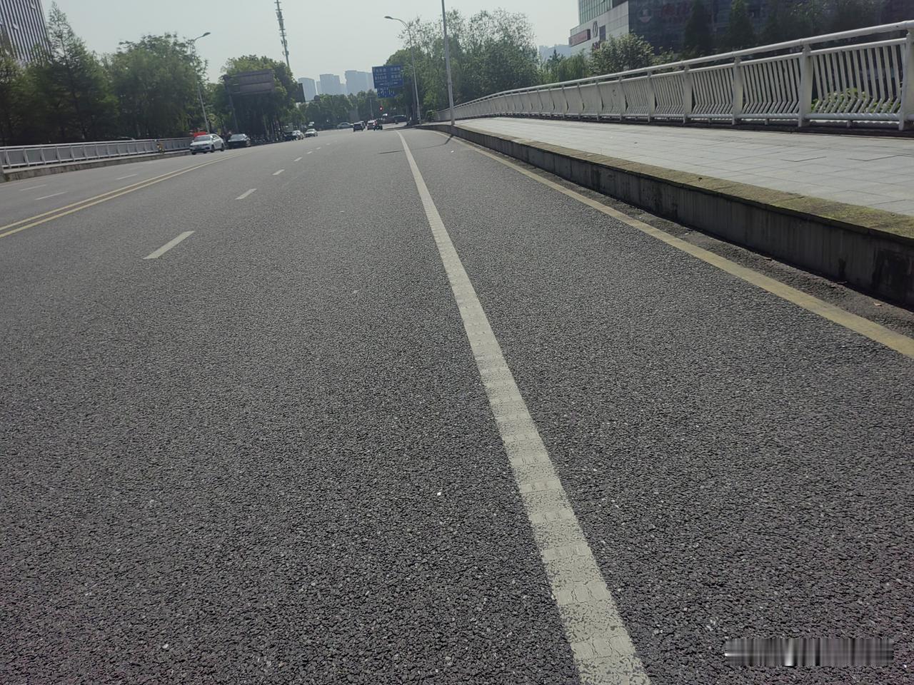 为了赶时间，昨天晚上我们就预约了今天早上7点半的滴滴打车。今天早上7点，滴滴