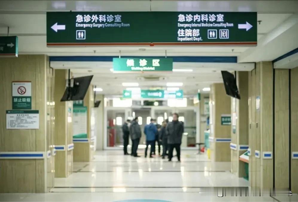 判了！湖北男子排队不耐烦暴打医生，11个月刑期背后，这一拳值不值？看病排队3