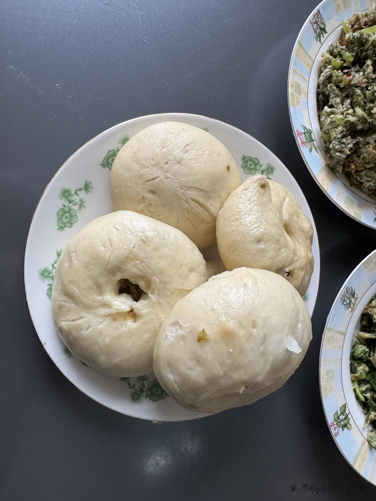 山西人爱吃面食。这绝对是不争的事实。看看今天早晨我们吃的啥饭：牛肉包子。花