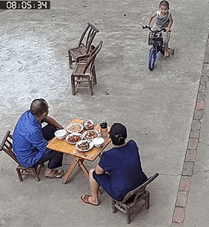我怎么觉得小朋友是故意的[捂脸哭]