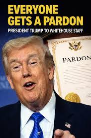 川普说他在下台前会赦免任何在白宫行走的人士《华尔街日报》报道，川普总统私下对身