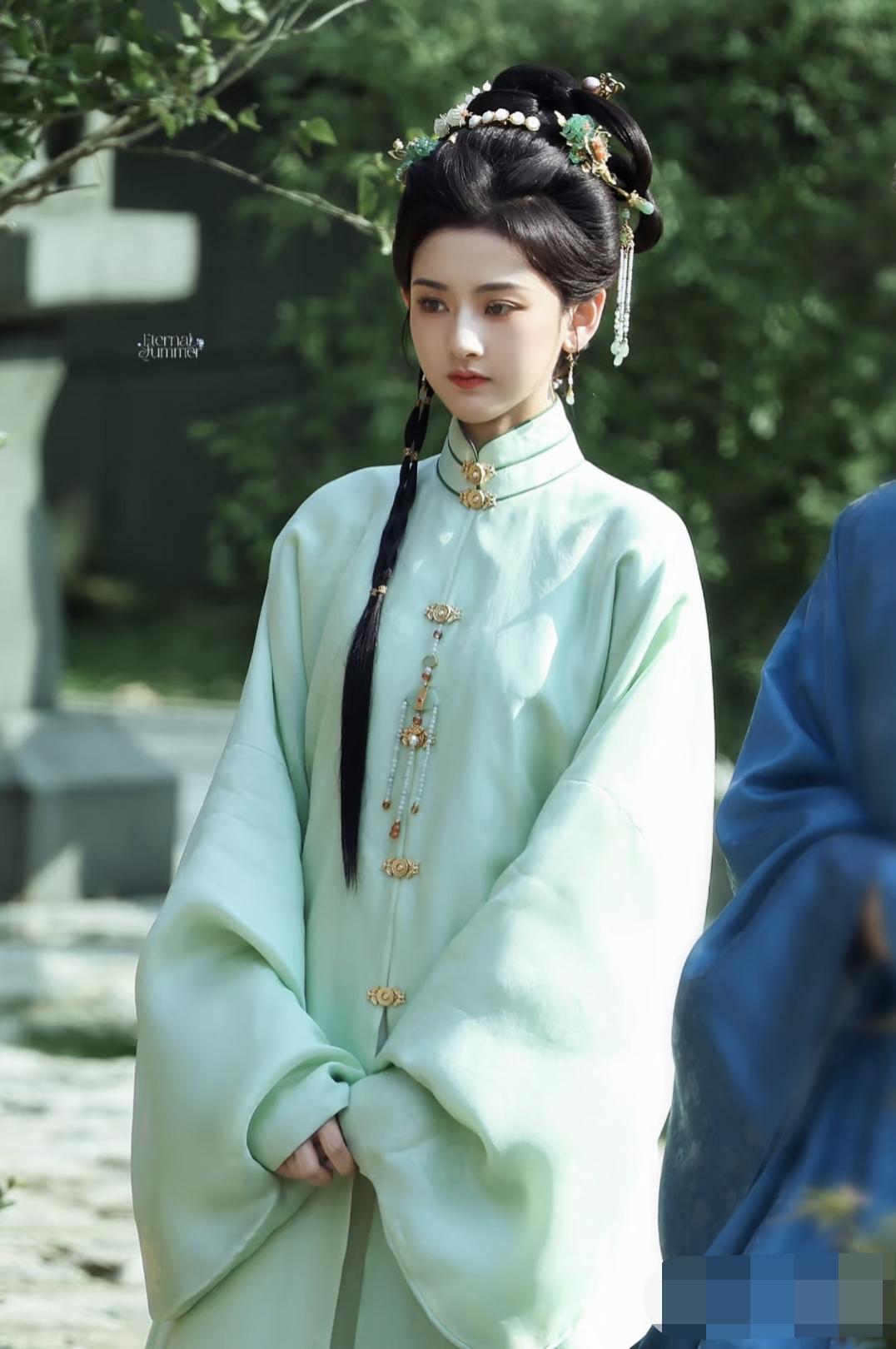 发现没？只要被举报过税务问题的明星一旦复出就还会被举报，比如宋祖儿这次，就又被