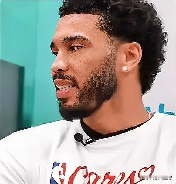 绿军当家球星塔图姆恢复神速啊！近日塔图姆接受了采访，谈到去年夏天在圣路易斯的