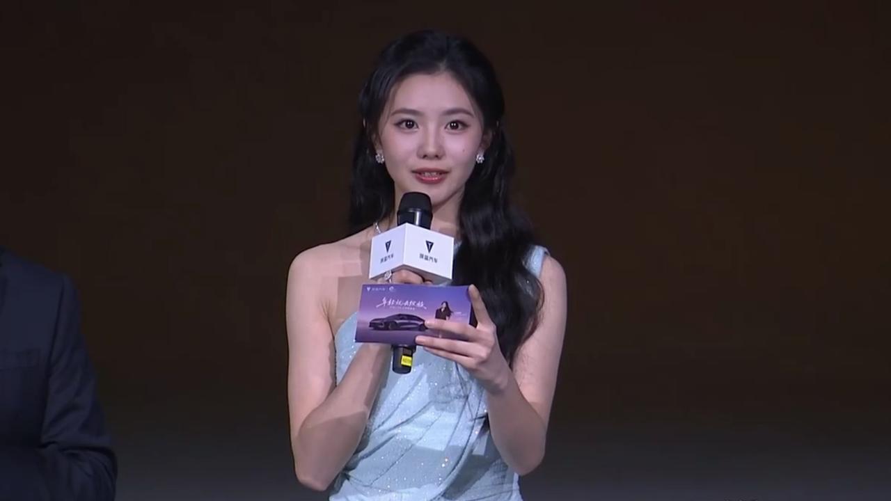 深蓝L06价格一砍再砍，代言人刘浩存都有点尴尬了，有点电视购物的感觉[捂脸哭][捂