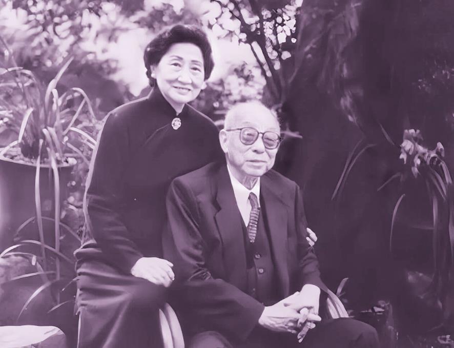 张学良老将军在晚年不无感慨道:“换了任何一个人领导,长征可能都走不出一千里!”