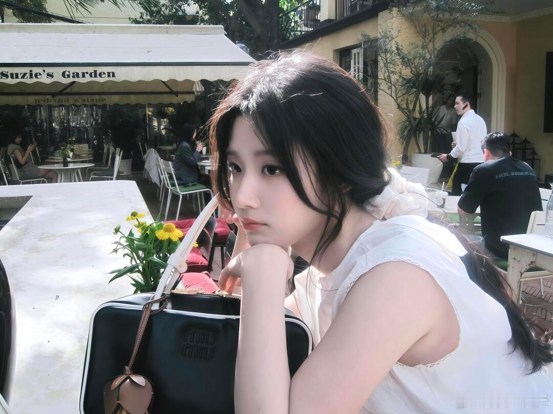 卢昱晓卢昱晓ipad壁纸卢昱晓｜​​​