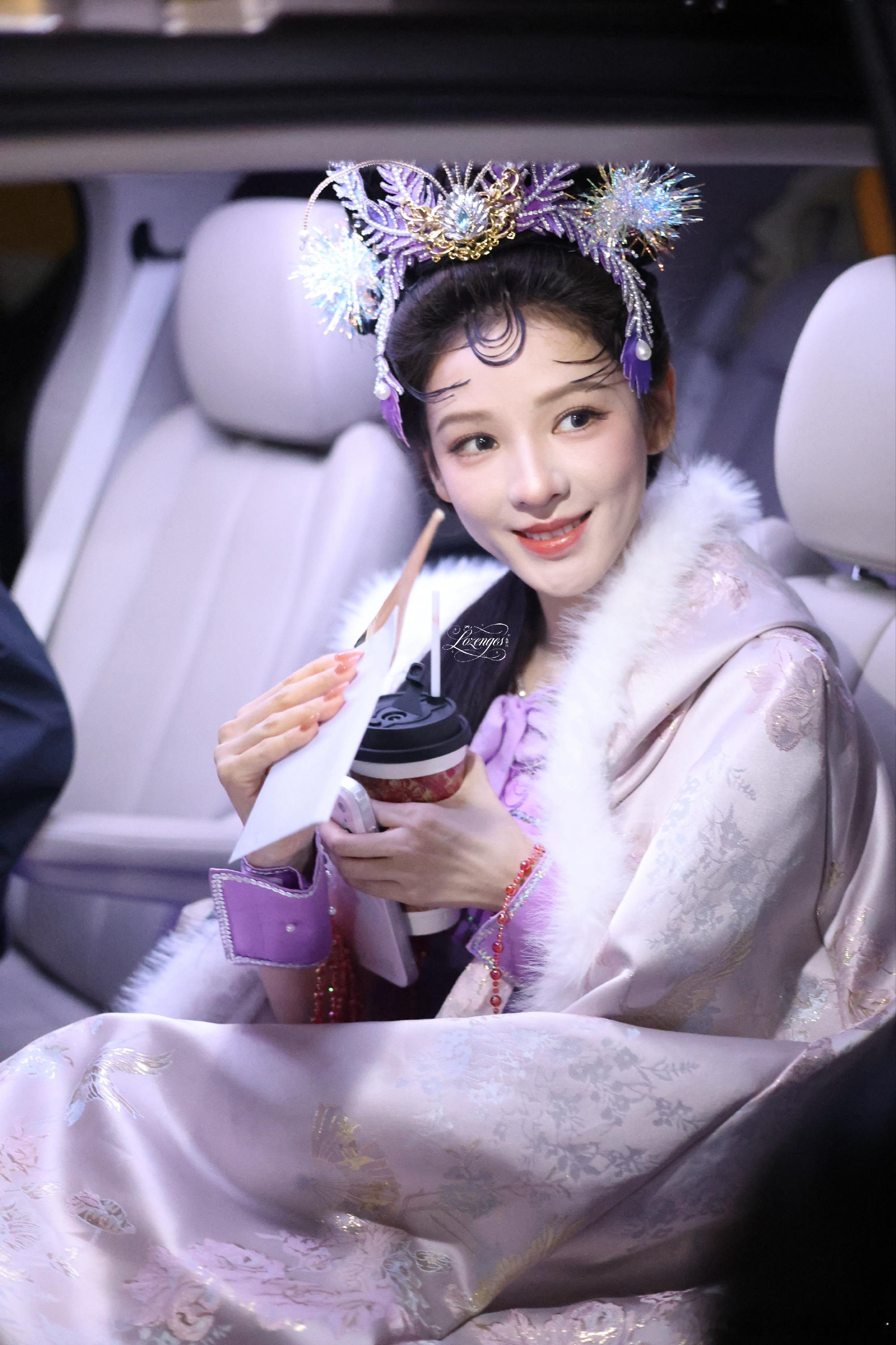 张予曦蜘蛛精卖袜子啊啊啊张予曦是什么神仙coser！蜘蛛精造型精致到头发丝，