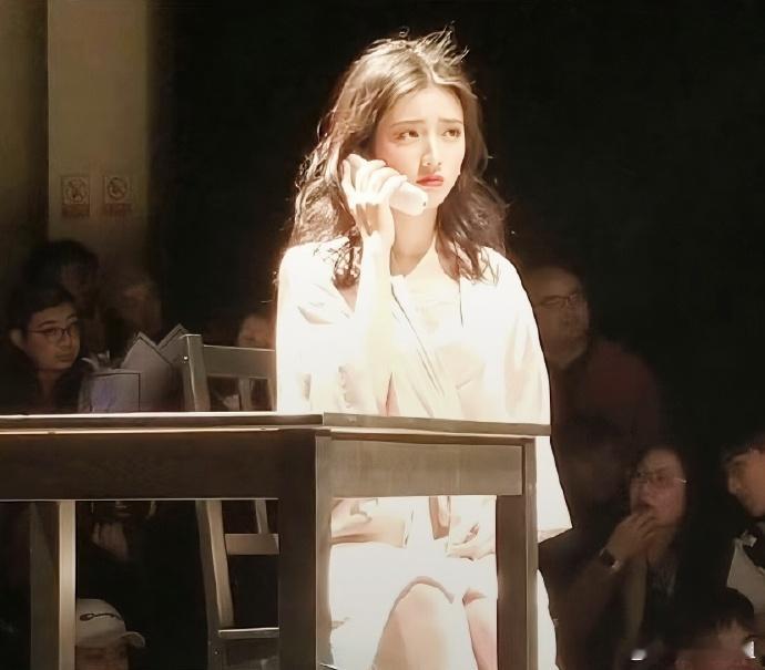 黄羿大学毕业演出考古黄羿大学时期旧照，像小说里的白月光女主，宝宝快接现偶