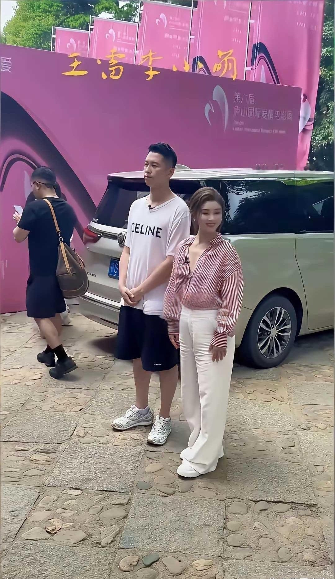 草率了，以前做梦都想娶回家的女神，真人好小只啊​​​