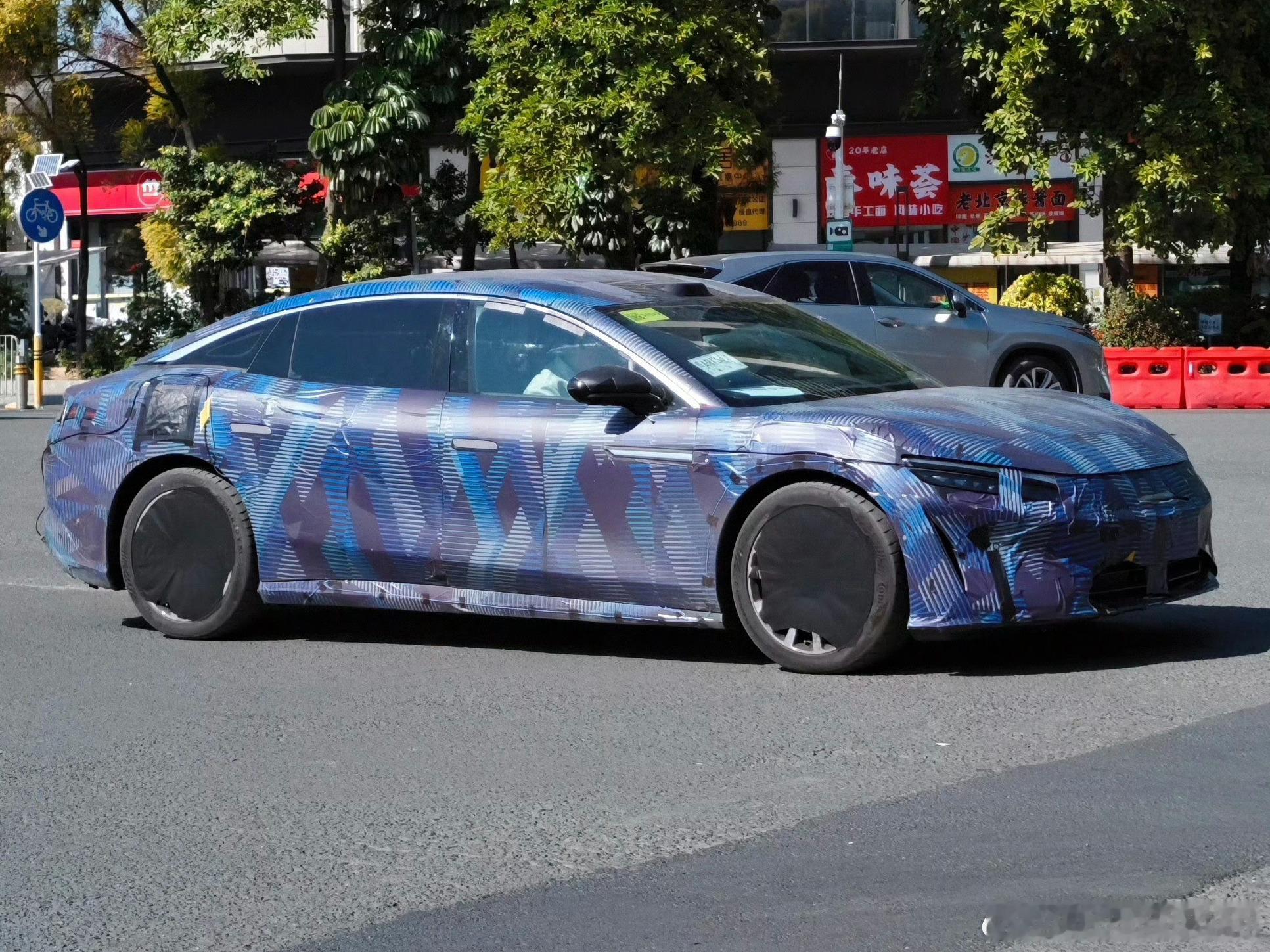 不用纠结了~谍照里汉9系大灯那一排乐ED已经出现，詹姆斯·蟹去年8月份情报就已经