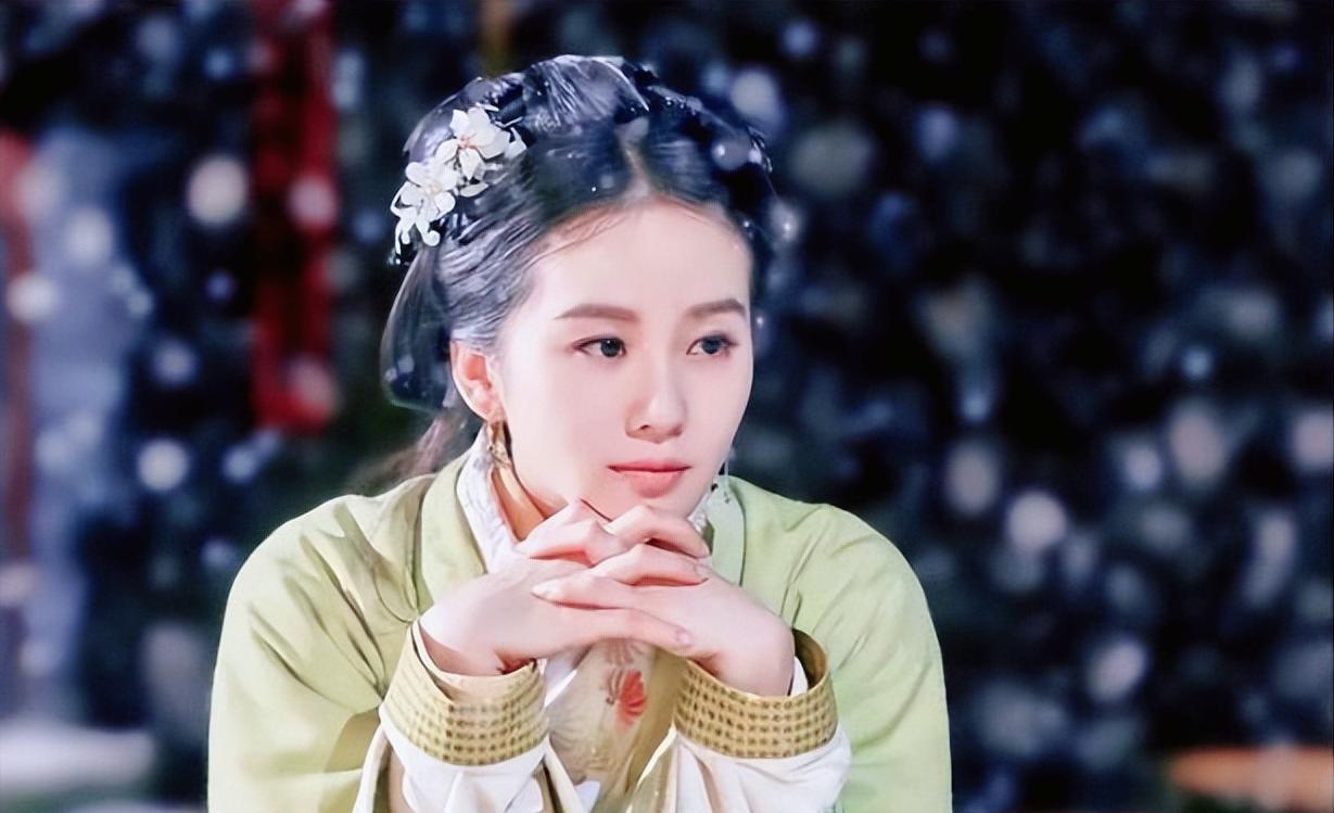 1686年，康熙喝醉了误入辛者库，他看到一个倾国倾城的小宫女，随即就临幸了她。可
