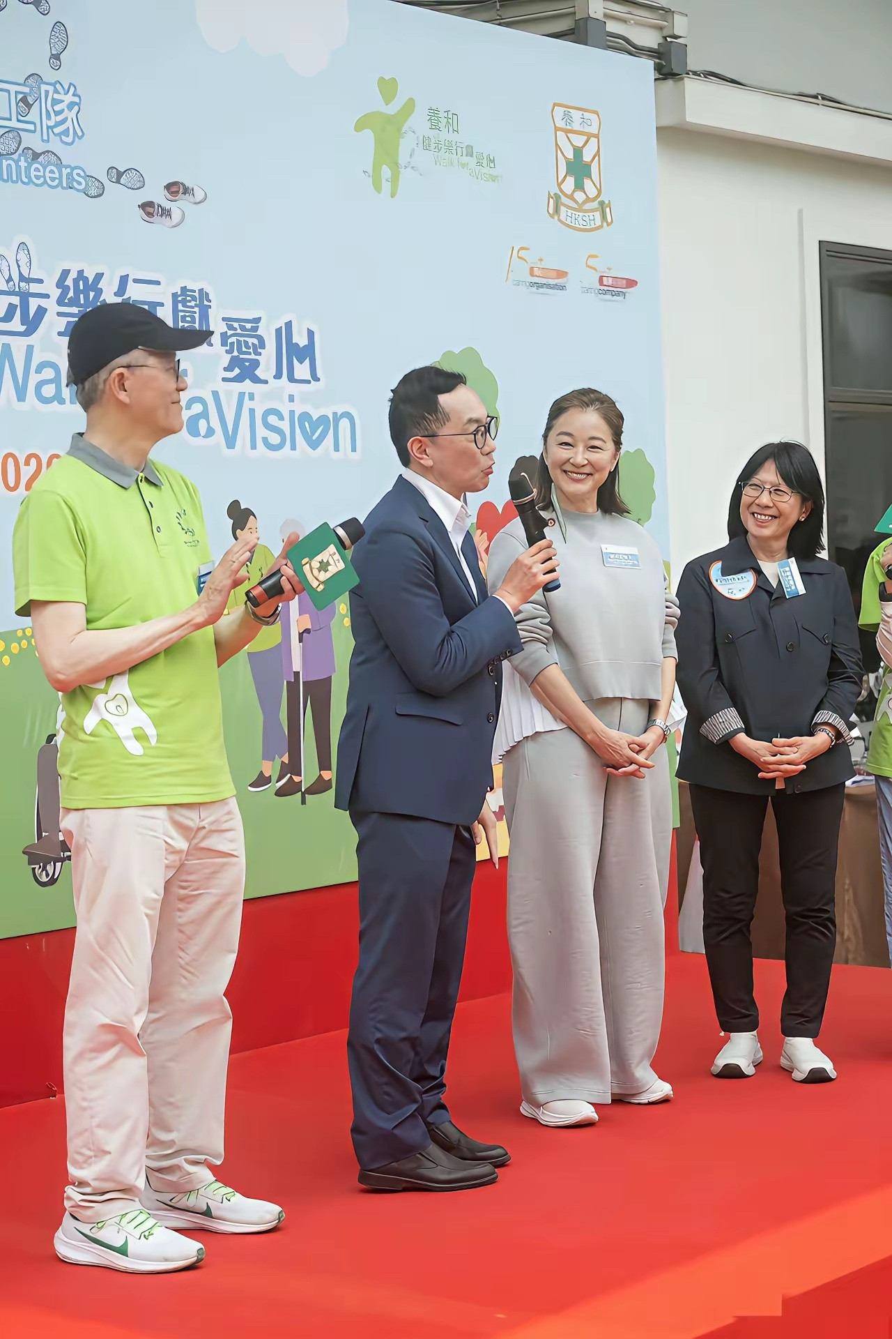 我滴个老天爷！这哪像是七十多岁的老人啊！不愧是迷倒几代人的女神啊！这也太抗老了吧