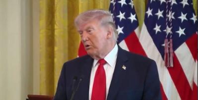 特朗普：拜登是个愚蠢总统说白了，特朗普公开指责拜登是愚蠢总统，痛斥其向万里之