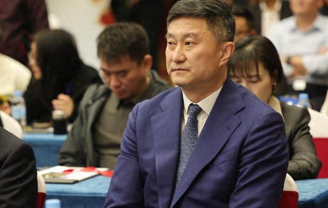 杜锋职位变动，徐杰指出球队问题，朱芳雨加速换外援3月17日，广东宏远坐镇主场