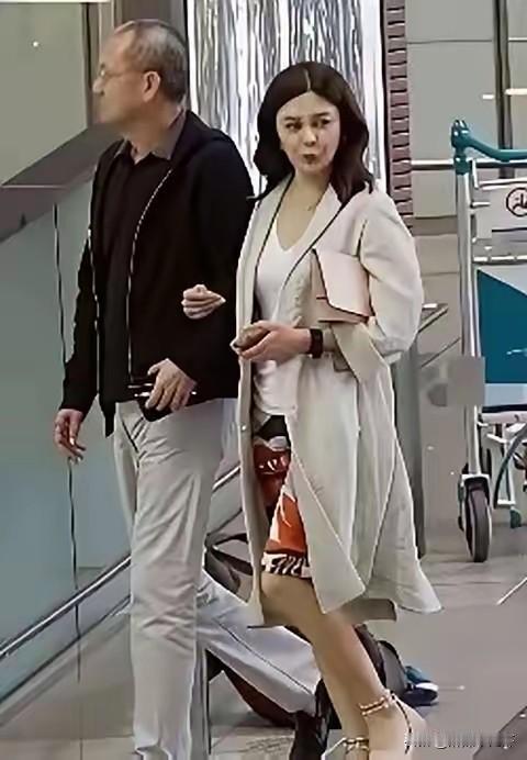 个人觉得，这时候的关之琳还挺美！