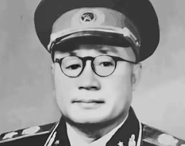 1945年8月，刘伯承悲痛欲绝！当保育员像往常一样掀开刘伯承女儿小华北时，猛然间