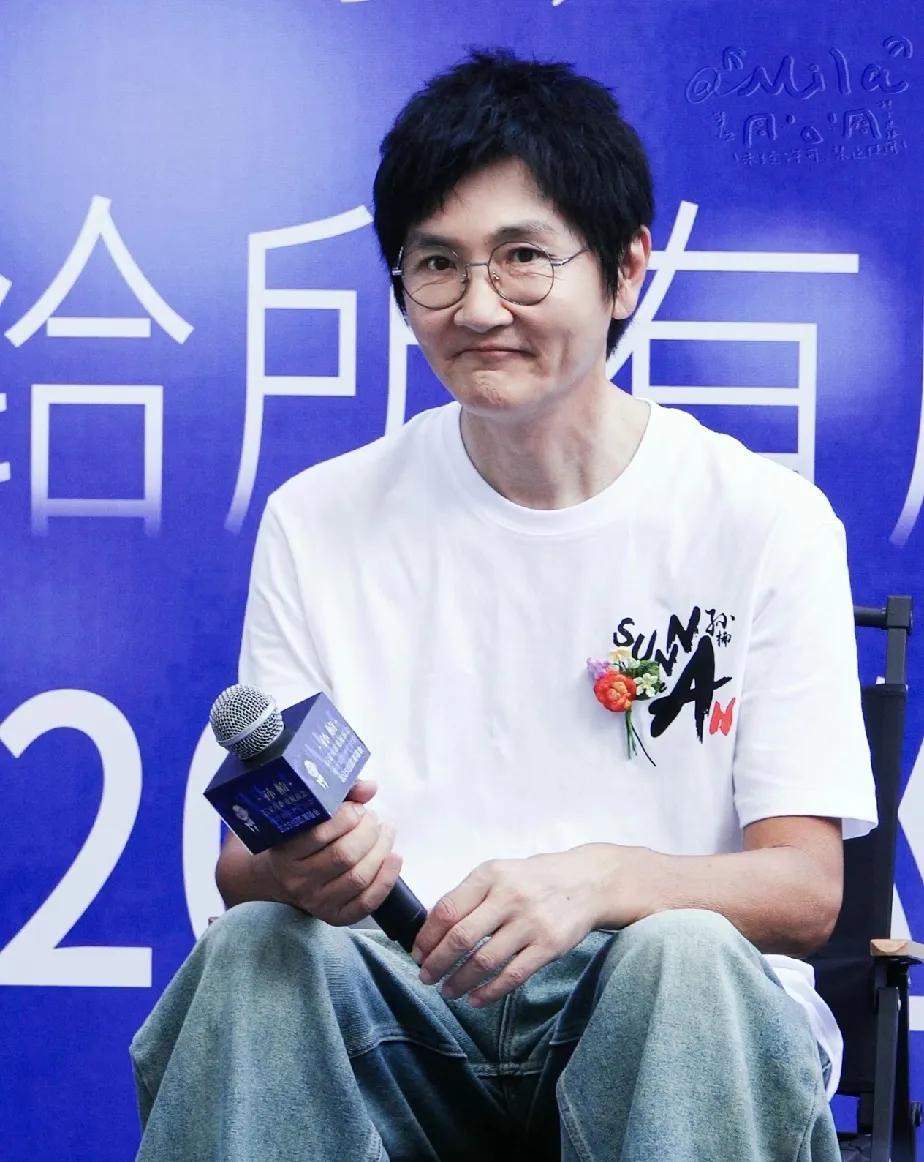 这才是真实的孙楠，看了之后觉得，没事还是不要过度减肥[笑着哭]稍微胖一点点也