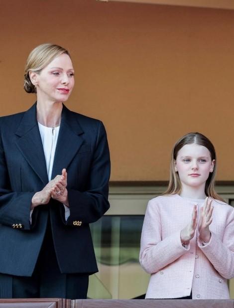 摩纳哥小公主，不愧是夏琳王妃的女儿，只穿贵的，端的就是正宗公主范。这个叫加布