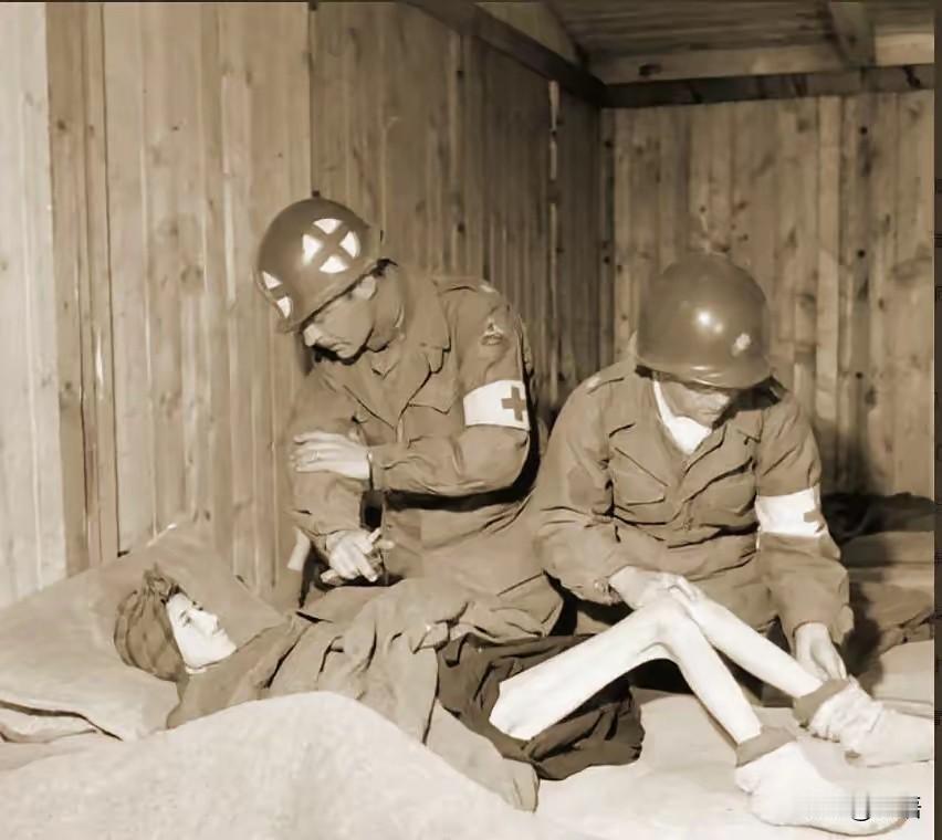 她叫朱迪思·佩尼格，1945年4月在德国佩尼格一家战地医院被拍下那张照片。当时她