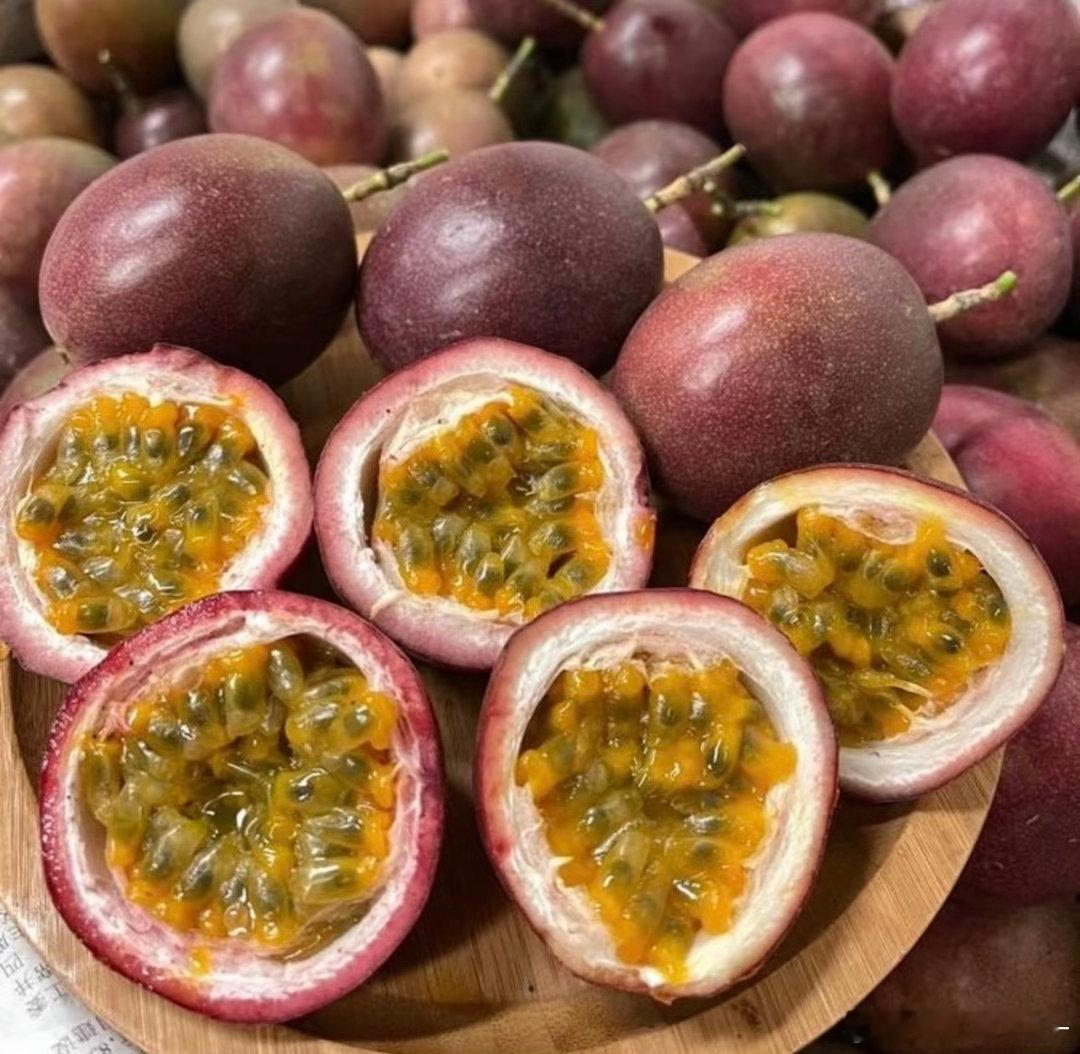 百香果的种植方法一、环境要求：百香果适宜在温暖湿润的环境生长，一般温度在20-