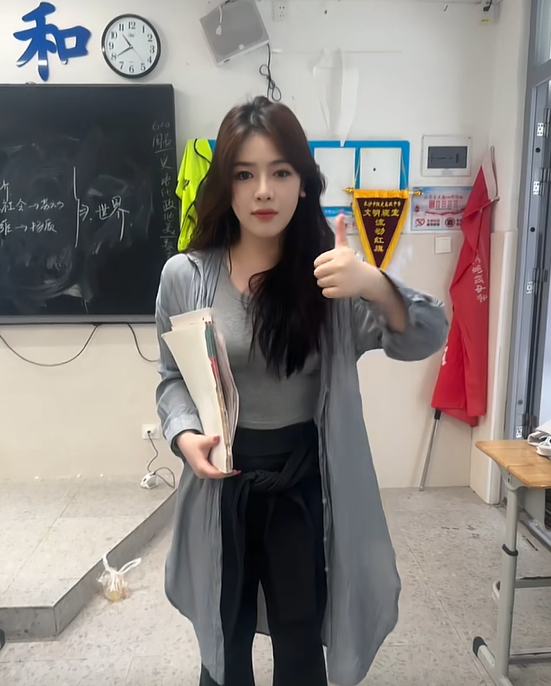 为什么后面的流动红旗是文明寝室？