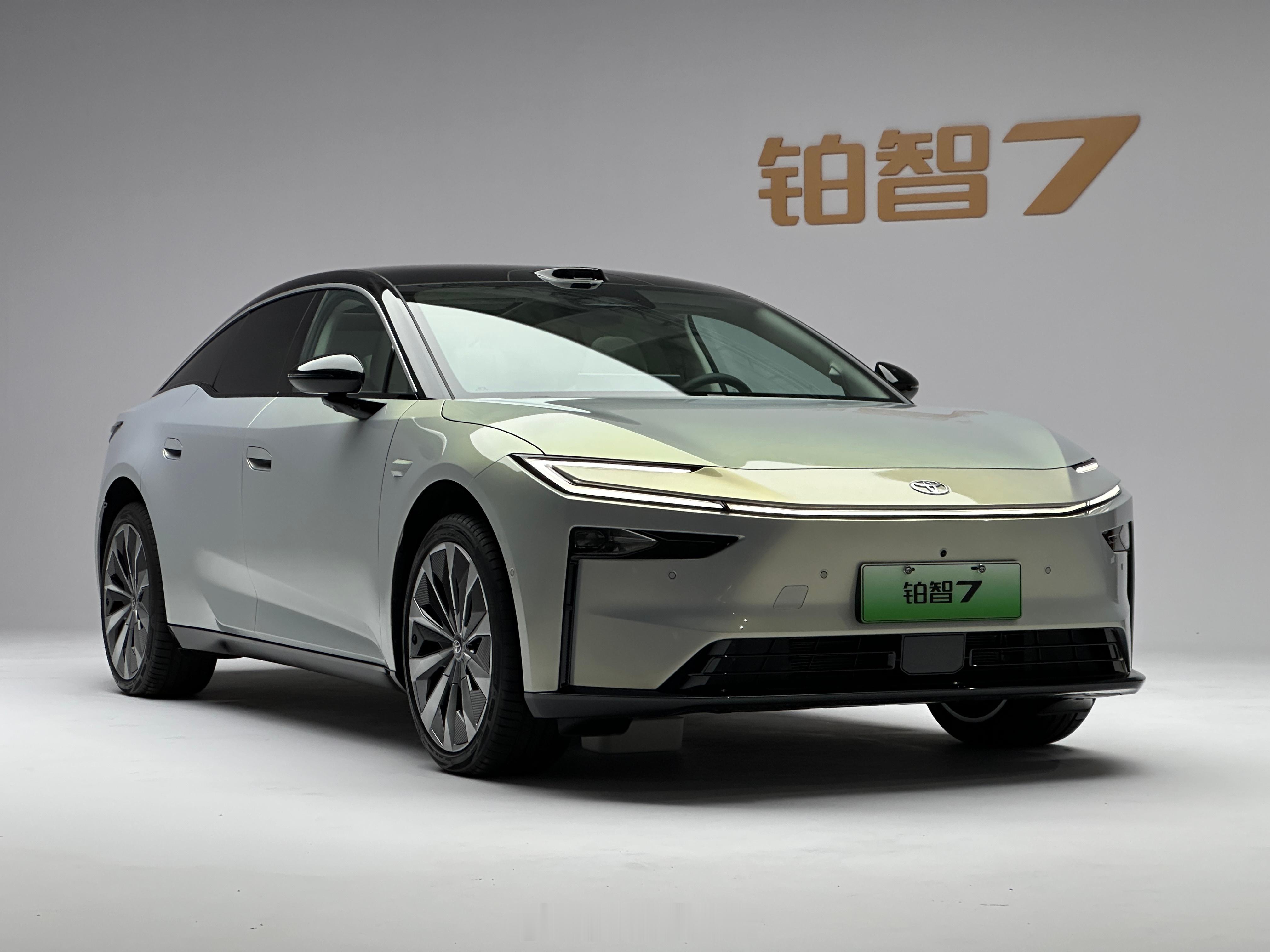 刚看完广汽丰田的铂智7，分享点感受葱爆新车1.作为一台5米多长，轴距3米多的大