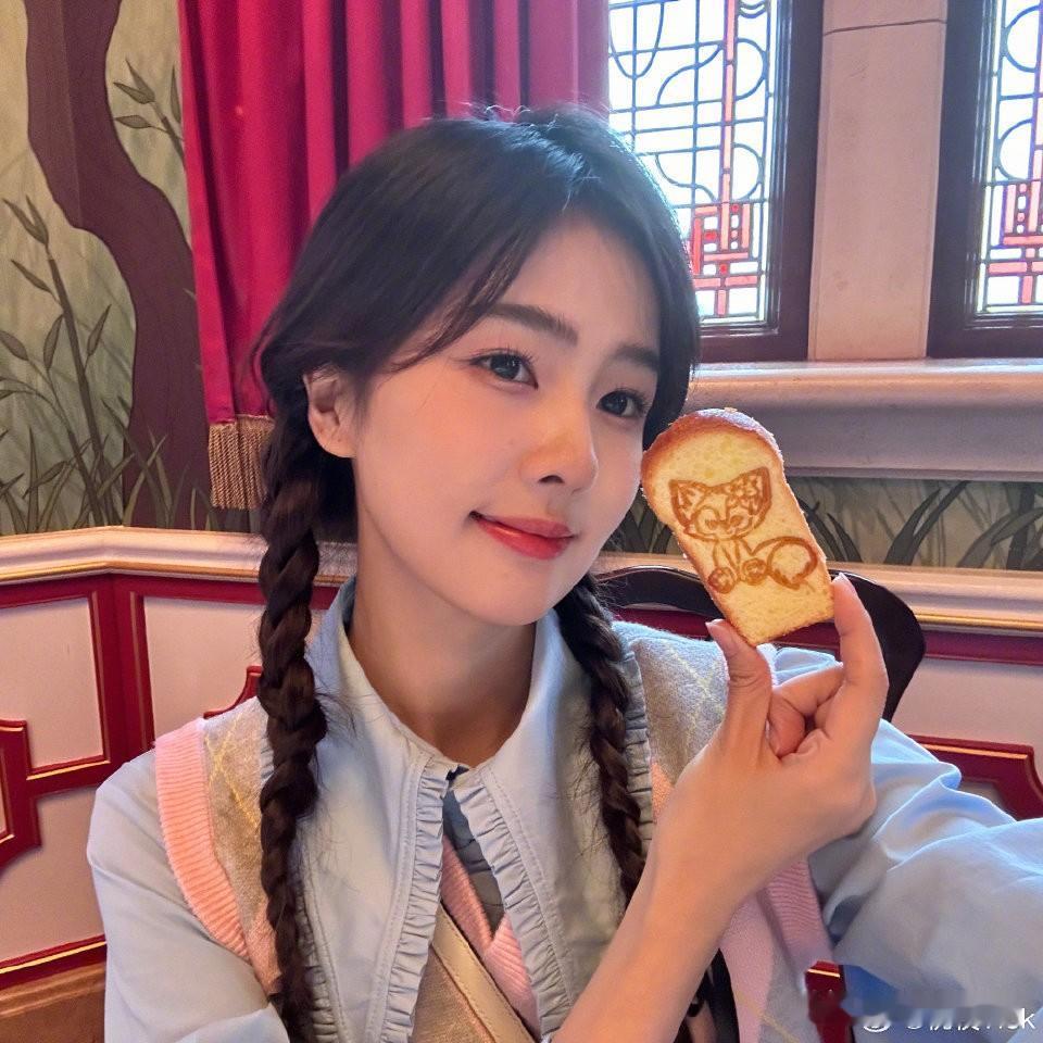 一哥塌房，新晋小花不听话白鹿最稳，于正却也最怕，她最听话，是欢娱名副其实的一姐