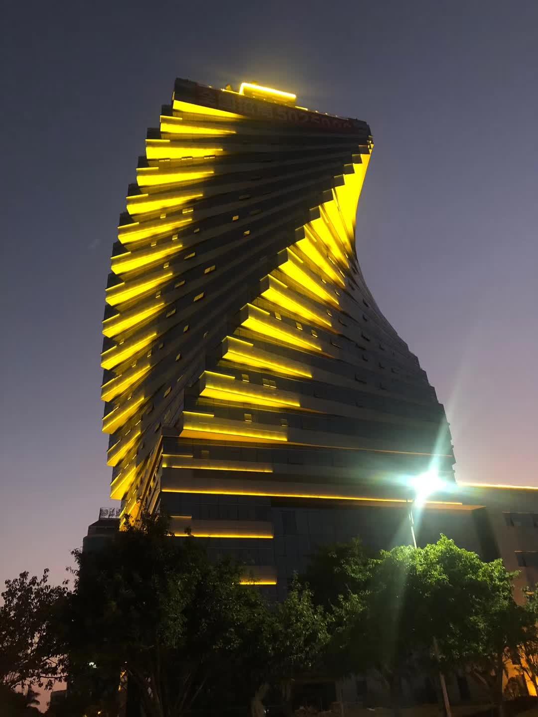 厦门奇楼，有人叫它拧巴楼，有人叫它扭扭楼。业主敢想，设计师敢干，施工方敢接，但一