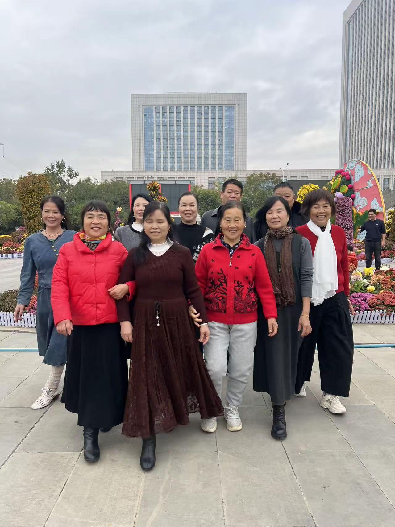 兄弟姐妹相聚，记录美好时光！