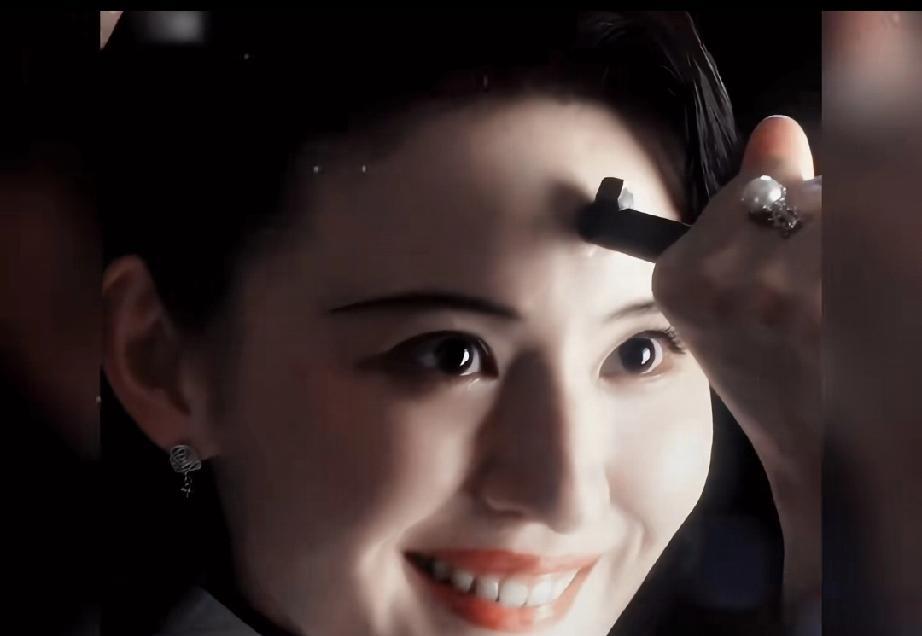 《灼灼韶华》王厅长让韶华做他的八姨太，韶华却给他下药！当二妞意识到田家根本就不