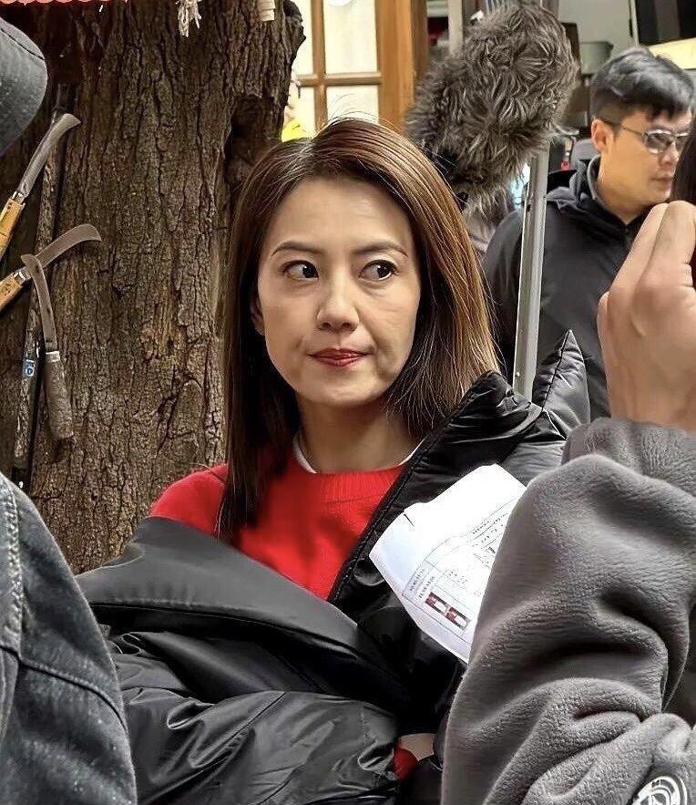 当年红遍半边天的女神，如今也老了，脸上的岁月印记太明显了，就算是貌美如花的大美女