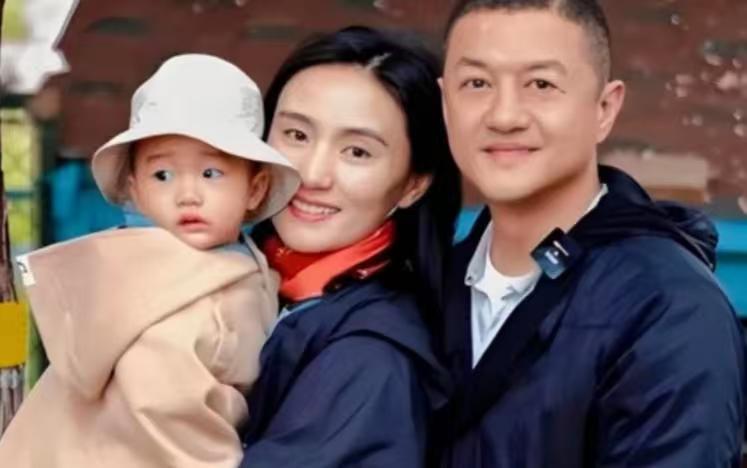 李亚鹏4岁女儿问他：为什么不能亲男生？李亚鹏的回答太有边界感了！李亚鹏前妻海哈