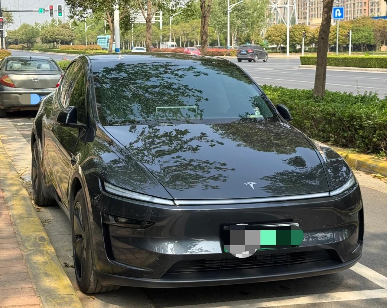 终于知道为什么满大街都是新能源车了！昨天和朋友出去玩，朋友开的是特斯拉Mode