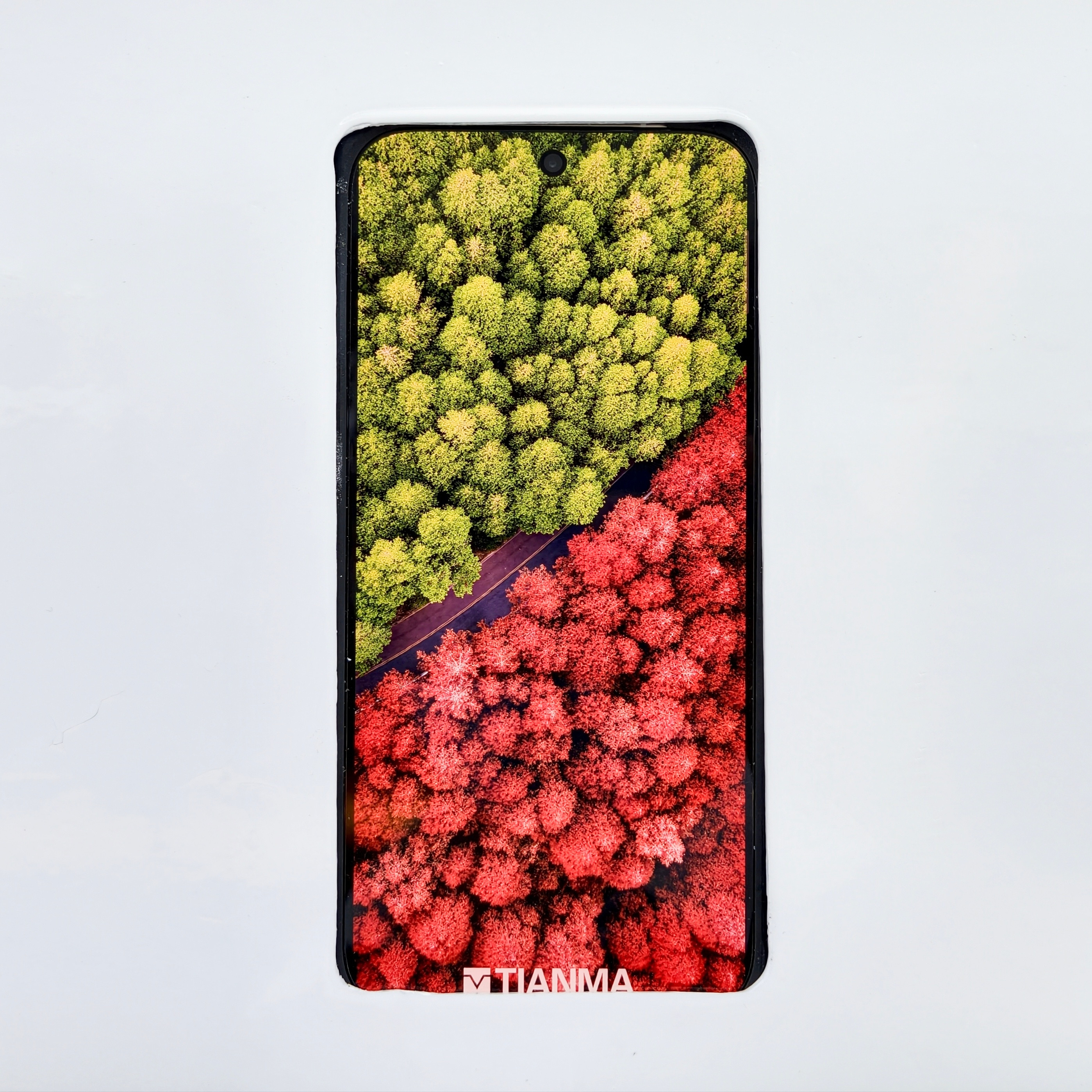 FindX10系列首发这块天马OLED，N1发光材料，全局激发亮度2000ni
